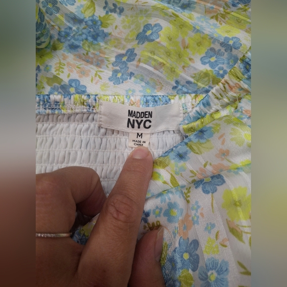 Chic Floral Puff Sleeve Blouse in Blue and Green - Picture 7 of 7